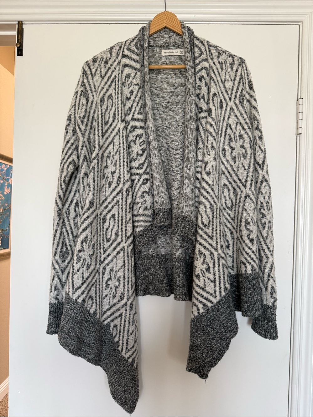 Abercrombie & Fitch Gray and Ivory Patterned Open-Front Cardigan